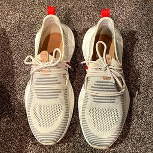 New in box. Size 8 Sorel Explorer Defy Low in Chalk